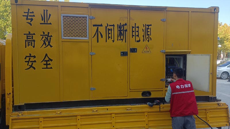 丹江口柴油发电机组和UPS电源配合使用时，如何避免切换过程中的电力中断？